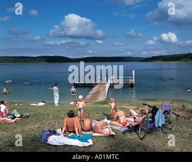 D-Neustrelitz, D-Neustrelitz-Fuerstensee, Mecklenburgische Seenplatte, Müritz-Nationalpark, Mecklenburg-Vorpommern, große Fuerstensee See, Sonnenbaden Stockfoto