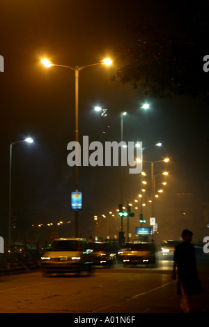 Verkehr am Marine Drive auch bekannt als Halskette Bombay jetzt Mumbai Maharastra Indien Queens Stockfoto