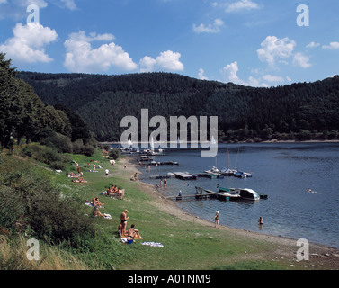 Rurstausee Schwammenauel Rurtalsperre, Menschen am Baden, Simmerath-Nationalpark, Naturpark Nordeifel (Deutsch-Belgischer), Nordrhein-Westfalen Stockfoto