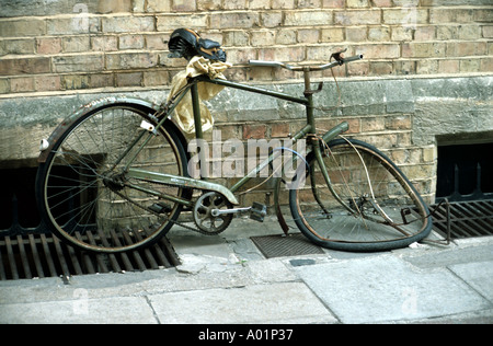 Alten Hercules Pedal Zyklus in Oxford verlassen Stockfoto