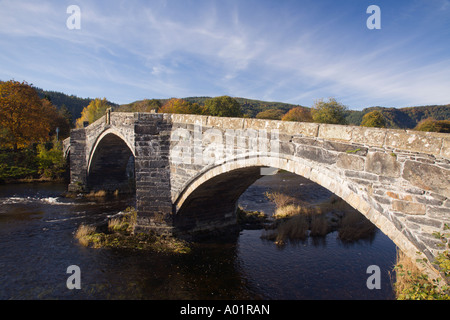 Afon Conwy River und Pont Fawr gewölbte steinerne Brücke vom Architekten Inigo Jones. Romanum, Conwy Valley, North Wales, UK, Großbritannien Stockfoto