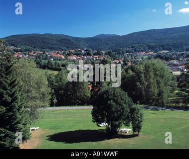 Panoramablick, Bergige Landschaft, Bewaldete Landschaft, Stadt Bodenmais Und Grosser Arber, Bodenmais, Naturpark Bayerischer Wald, Niederbayern, Bayer Stockfoto