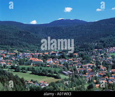 Panoramablick, Bergige Landschaft, Bewaldete Landschaft, Stadt Bodenmais Und Grosser Arber, Bodenmais, Naturpark Bayerischer Wald, Niederbayern, Bayer Stockfoto