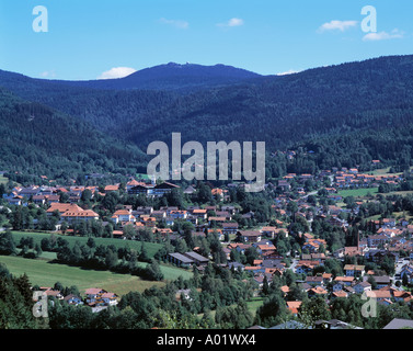 Panoramablick, Bergige Landschaft, Bewaldete Landschaft, Stadt Bodenmais Und Grosser Arber, Bodenmais, Naturpark Bayerischer Wald, Niederbayern, Bayer Stockfoto