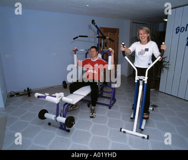 D-Birgland-Schwend, fränkischen Jura, Oberpfalz, Bayern, Gästehaus Anni, junger Mann, junge Frau, Bewegung, Raum, Fitness, Training, Gesundheit, Freizeit, Sport, bodybuilding Stockfoto