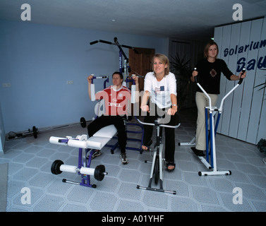 D-Birgland-Schwend, fränkischen Jura, Oberpfalz, Bayern, Gästehaus Anni, junger Mann, junge Frau, Bewegung, Raum, Fitness, Training, Gesundheit, Freizeit, Sport, bodybuilding Stockfoto