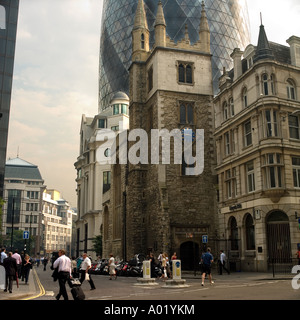 St Mary Axe Swiss Re st. Michaelskirche London Uk Stockfoto