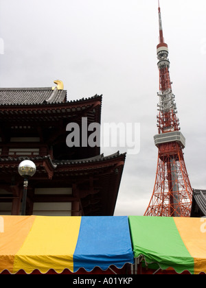 San'en-Zan Kodo-in Zojoji (Zojoji Tempel). Tokyo Tower auf Rückseite. Minato-Ku Bezirk. Tokyo. Japan. Stockfoto