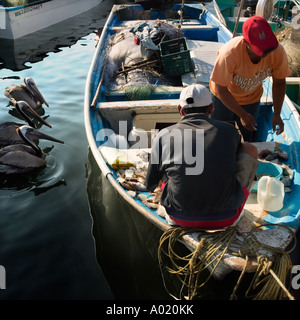 Mexikanische Fischmarkt am Kai. Kein Model-Release erforderlich: alle Flächen beschnitten, so dass die Leute nicht erkennbar Stockfoto