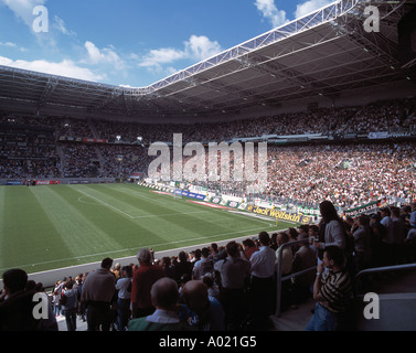 Fußball-Bundesliga, 2004/2005, Borussia Moenchengladbach gegen Borussia Dortmund 2:3, neue Stadion Borussia-Park, Zuschauer, fans, Stockfoto