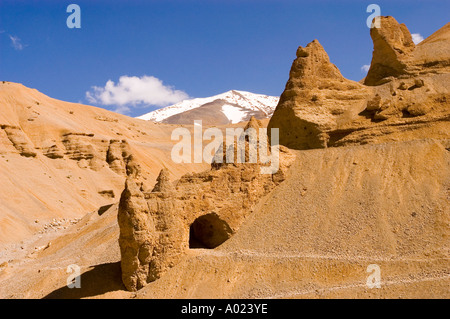 Mars mag roetlich sedimental Strukturen des Himalaya-Gebirge und tiefblauen Himmel auf dem strategischen Weg von Manali Leh Ladakh Indien Stockfoto