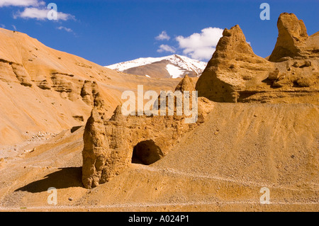 Mars mag roetlich sedimental Strukturen des Himalaya-Gebirge und tiefblauen Himmel auf dem strategischen Weg von Manali Leh Ladakh Indien Stockfoto