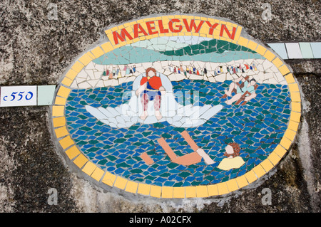 Wandmalereien an der Promenade am Borth Ceredigion West Wales illustrieren die Legende von Cantre Gwaelod, ein Welsh-Mythos einer versunkenen Stadt Stockfoto