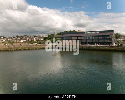Galeri Kunstzentrum, Victoria Quay, Caernarfon Gwynedd Nord Wales Snowdonia Nationalpark Außenansicht mit Docks, UK Stockfoto