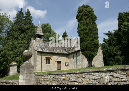 Die Kirche im Stowell Park ist ein sehr prächtiges Haus mit Rasen Terrassen und Blick über die Cotswolds. Das Haus von Lord Vestey Stockfoto