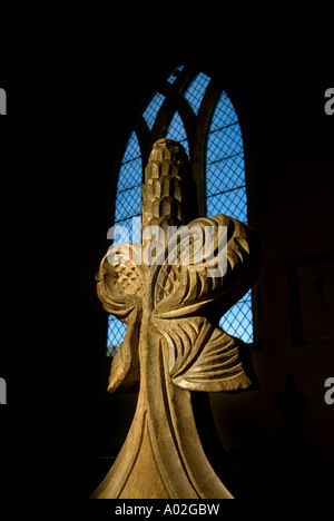 Geschnitzte Pew-Ende in der St. Martinskirche Thompson Norfolk UK Stockfoto