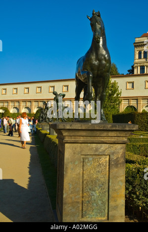 Statue am Valdstejnska Zahrada terrassierten Garten im Stadtteil Mala Strana in Prag die Hauptstadt der Tschechischen Republik Stockfoto