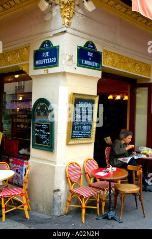 Cafe entlang Rue Mouffetard in Paris die Hauptstadt von Frankreich EU Stockfoto