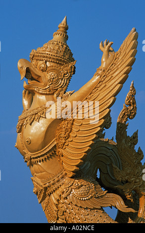 Garuda auf Denkmal genannt die Kerze Skulptur zu Ehren des thailändischen Königs Toong Si Muang Pk Ubon Ratchathani-Thailand Stockfoto