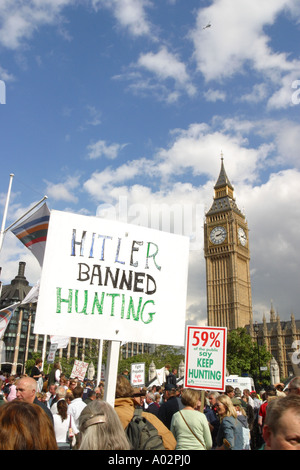 Pro Jagd Demonstranten im Parlament Square Westminster in London vor dem House of Parliament in 2005 Stockfoto