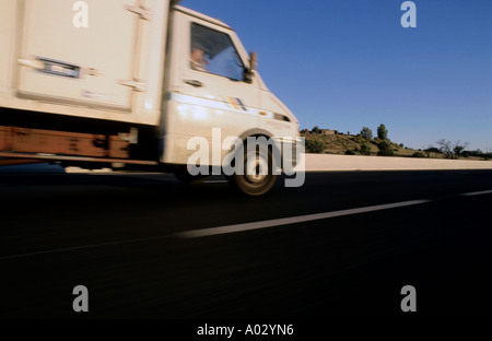 Frankreich Marseille verschwommen van fahren auf der Autobahn bei Sonnenuntergang Stockfoto