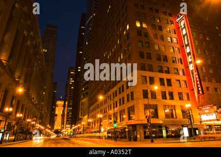 ILLINOIS-Chicago Cadillac Palace Theater Theaterviertel Nacht Chicago Board Of Trade Building Stockfoto