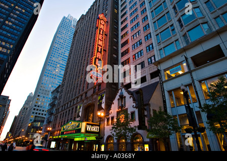 ILLINOIS-Chicago-Wicked zu Broadway-Shows Festzelt auf Ford Oriental Theater auf der Randolph Street Theater District bei Nacht Stockfoto