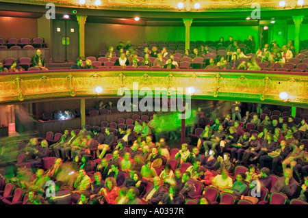 Paris, Frankreich, Öffentlichkeit im Theatre du Chatelet, Überblick über das Publikum in einem Theatersaal, große Menschenmenge, Kultur, Lichter Stockfoto