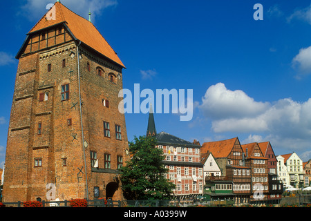 Der Wasserturm Abtswasserkunst in der kleinen Stadt Lüneburg im nördlichen Niedersachsen Stockfoto