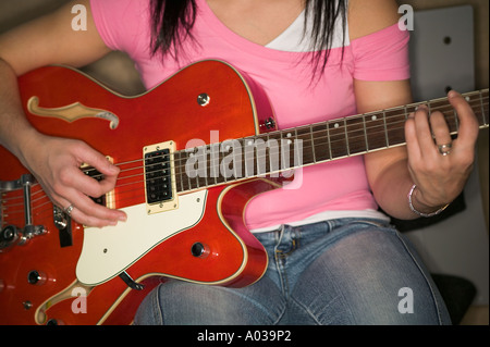 Frau und Gitarre Stockfoto