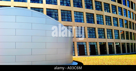 Sektionaltore Außenansicht des Ortsverbandes Neustadt Zentrum von Salt Lake City Public Library in Salt Lake City, Utah. Stockfoto