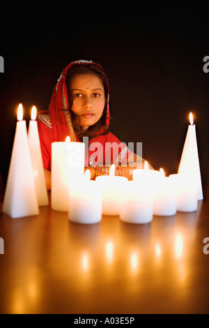 Frau bei Kerzenschein Stockfoto
