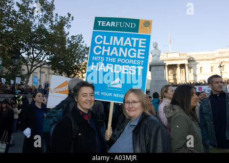 Tearfund Demonstranten mit Climate Change Hits der ärmsten Spannplakate Stop Climate Chaos Rallye London 2006 Stockfoto