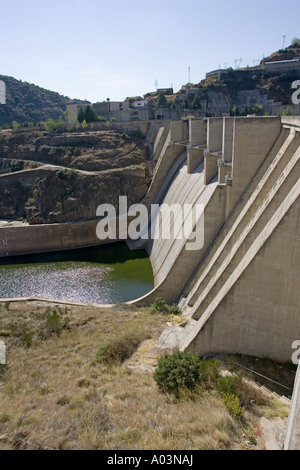 EDP-Staudamm im Miranda am Rio Douro auf spanisch-portugiesischen Grenze geteilt Stockfoto