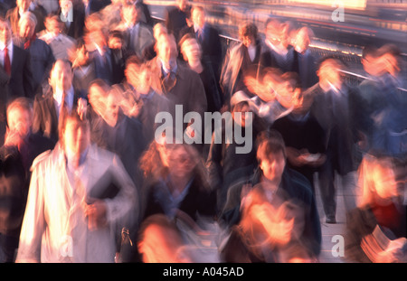 Pendler, die zu Fuß zur Arbeit Stockfoto