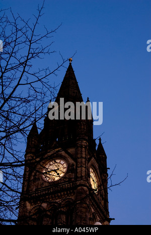 Manchester Town Hall Tower bei Nacht Stockfoto