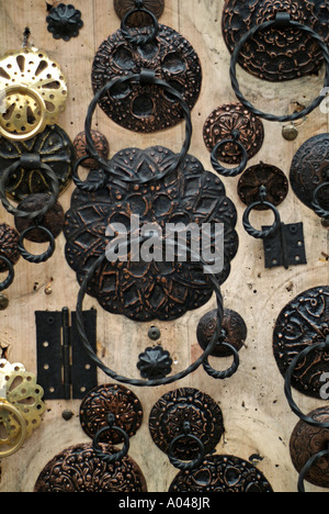 Türgriffe auf dem Display außerhalb eine Ironmongers Sarajevo Bosnien Herzegowina Osteuropa Stockfoto