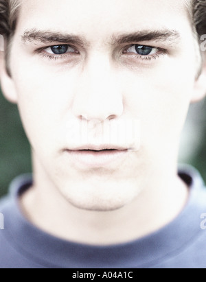 Porträt eines jungen Mannes hautnah Stockfoto