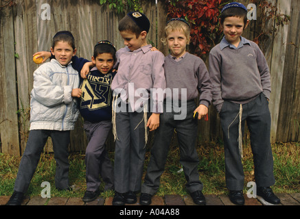 Ultraorthodoxe jüdische Schulkinder am Yeshiva College in Flood Street, Bondi Junction in Sydney, Australien Stockfoto