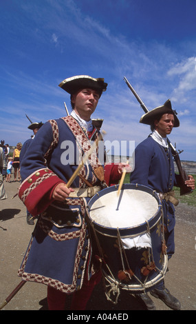 Animator gekleidet in historischen Kostümen an Fort Louisbourg historischen Ort Cape Breton Nova Scotia Kanada Stockfoto