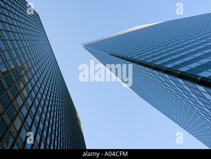 Wolkenkratzer, niedrigen Winkel Ansicht Stockfoto