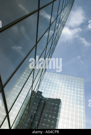 Hochhäuser, niedrigen Winkel Ansicht Stockfoto