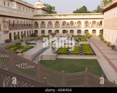 JAIPUR RAJASTHAN Indien November 1835 erbaute Innenhof des Rambagh Palace als Jagdschloss jetzt ein hotel Stockfoto