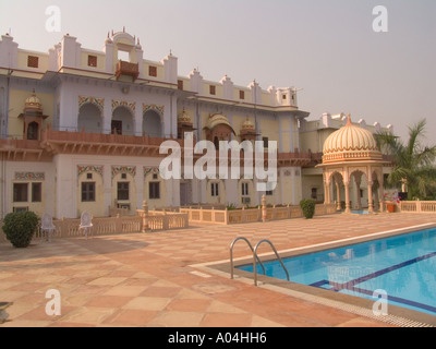 BHARATPUR RAJASTHAN Indien Asien November das Laxmi Vilas Palace als ein kleines Jagdschloss erbaut und im Jahr 1994 zu einem Hotel umgebaut Stockfoto