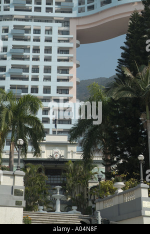 dh Repulse Bay Hotel REPULSE BAY HONG KONG alte koloniale Hotal und Apartment Block Gebäude mit Fung Shui Loch Stockfoto