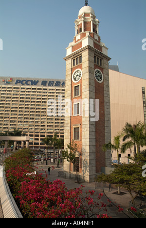 KCR Clock Tower dh Kowloon Tsim Sha Tsui, Hong Kong Star House und viktorianischen Uhrturm Gebäude aus der Kolonialzeit Stockfoto