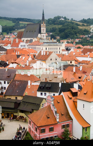 Schöne Luftaufnahme zeigt alle Architektur der touristischen Stadt von Cesky Krumlov in Tschechien Stockfoto