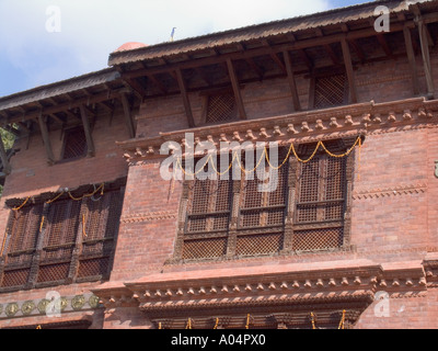 KATHMANDU NEPAL November eine der alten Gebäude in der Anlage rund um den Stupa von Swayambhunath Stockfoto