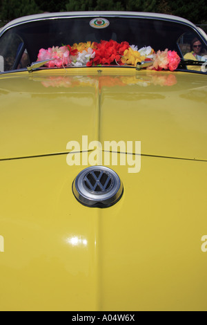 VW Karman Ghia dekoriert für Jersey s Battle of Flowers Stockfoto