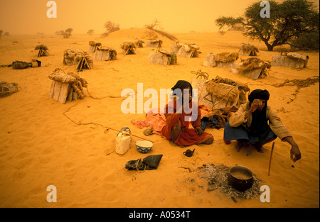 Salz Caravan camping in großen Sahara Mali, Afrika. Stockfoto